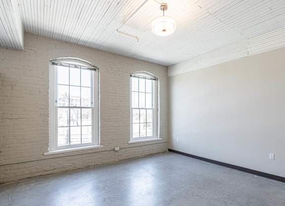Room with windows at Wheelhouse Lofts, Dayton, OH