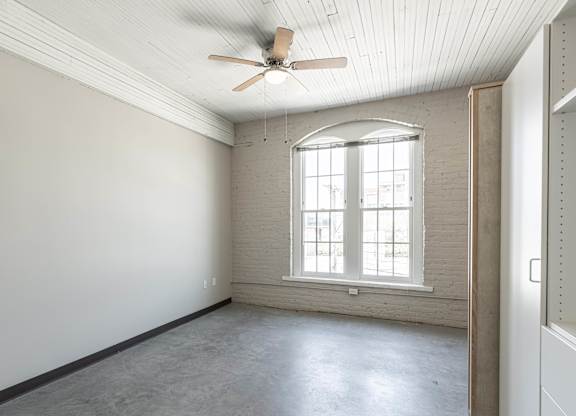 Vacant room with ceiling fan at Wheelhouse Lofts, Dayton, 45402