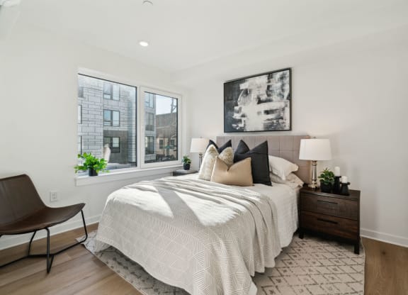 Wide Windows in the bedroom at The Isaac, Philadelphia