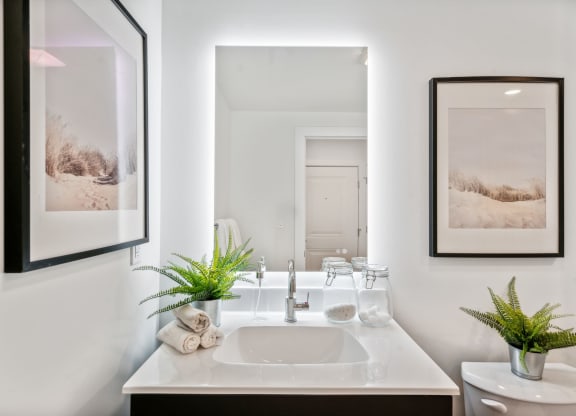 Modern Bathroom Fittings at The Isaac, Philadelphia, Pennsylvania
