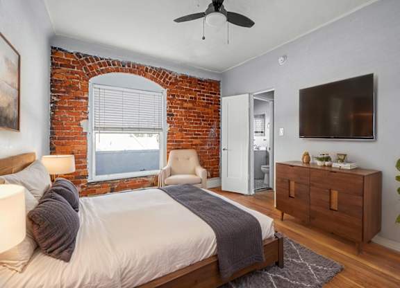 Bedroom With TV at Normandie Summit Apartments, Los Angeles, 90004
