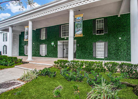 Property Entrance View at Bellaire Oaks Apartments, Houston, 77096