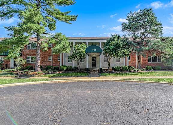 Trees outside building at Hampton Gardens, Saint Louis, Missouri
