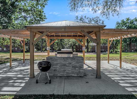 Picnic Grilling Area at Hampton Gardens, Missouri