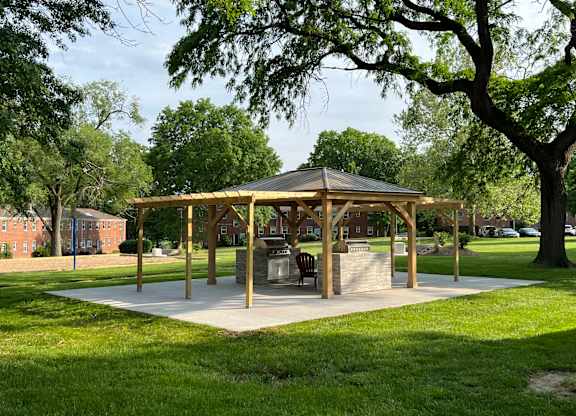 bbq area at Hampton Gardens, Missouri, 63139