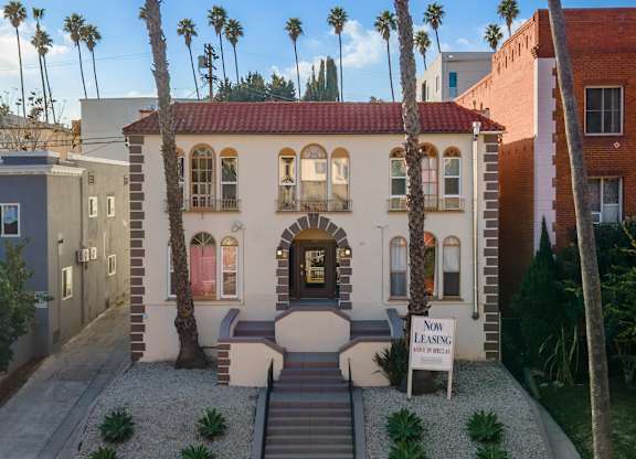 A house with a red roof at Hillstone Flats Apartments, Los Angeles, 90004