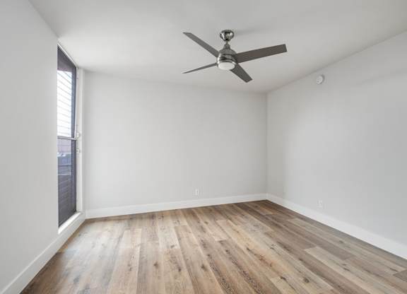 Room with fan, window at Menlo Terrace Apartments, California 90006