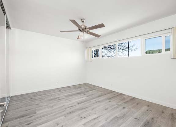 Unfurnished Living Area at Palms at Menlo, Los Angeles California 