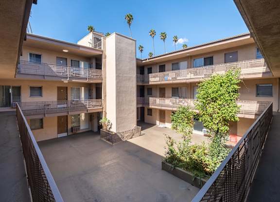 Courtyard View at Palms at Menlo, California 