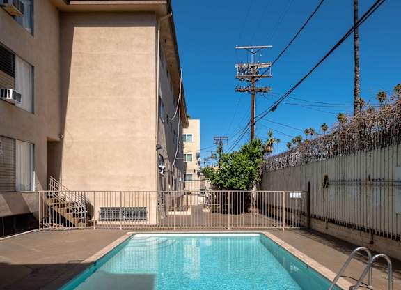 Pool View at Palms at Menlo, Los Angeles 