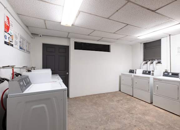 A room with a washing machine and a dryer at Westmore Manor Apartments, California, 90020