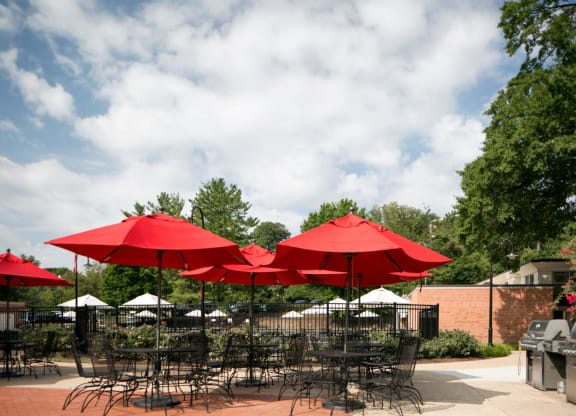 Outdoor Shaded Chairs at RiverHouse, Arlington, VA