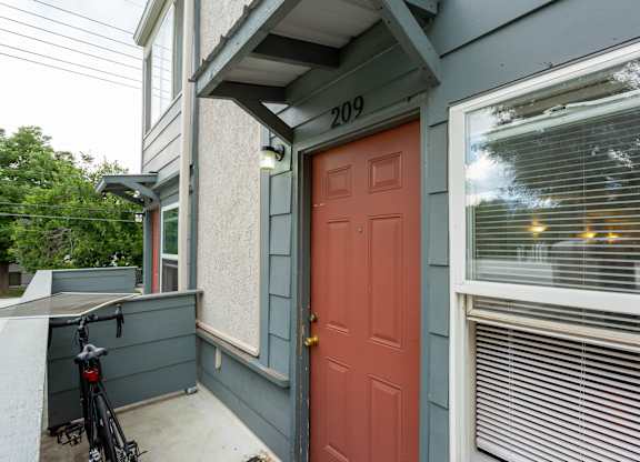 2301 Goss St Exterior