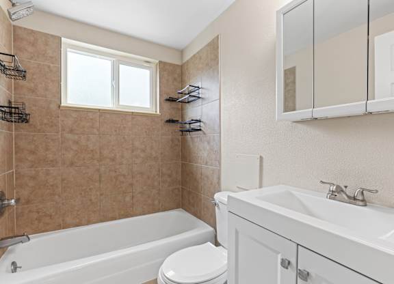 bathroom with a white toilet at Kingsbrook Arms, Englewood