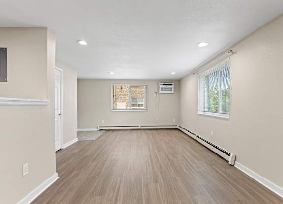 spacious room  at Kingsbrook Arms, Englewood, Co