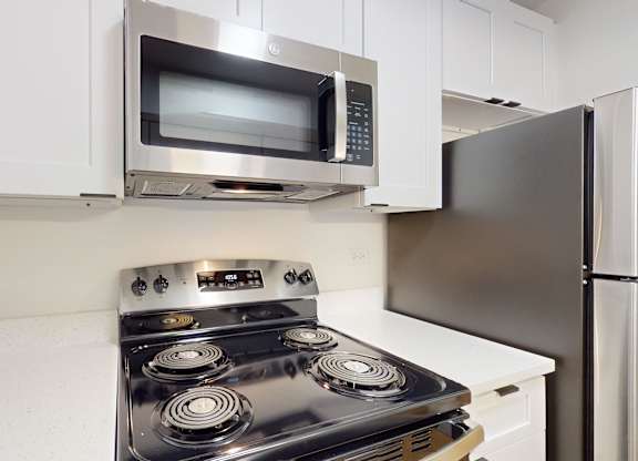 Fitted Kitchen at Villa Parada Apartments, Englewood, CO