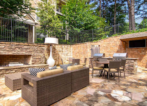 The Ascent at Windward apartments in Alpharetta Georgia photo of Outdoor Grills