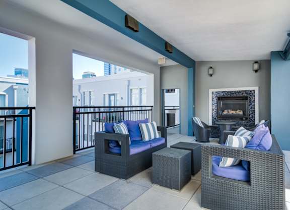 Atlanta, GA Apartments - Biltmore at Midtown - Sundeck with lounge furniture