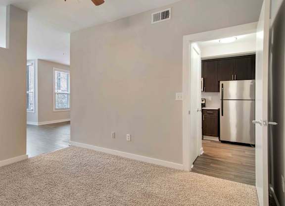 Atlanta, GA Apartments - Biltmore at Midtown - Living Room Area