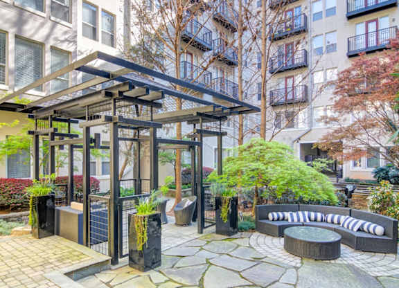 Atlanta, GA Apartments - Biltmore at Midtown - Beautiful Courtyard with Trees and areas to relax