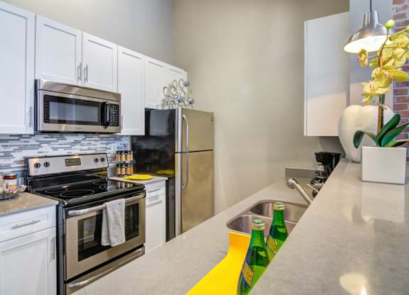 Pet-Friendly Apartments in Atlanta, GA - Biltmore at Midtown - Beautiful Kitchen with Stainless Steel Appliances