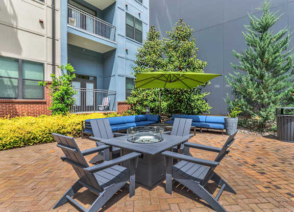 Nashville Apartments - Octave Apartments - Outdoor Firepit