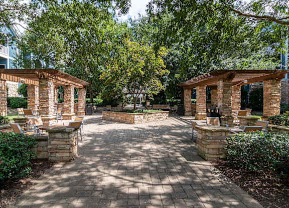 Apartments In Woodstock for Rent – Lea Woodstock – outdoor area with chairs and tables