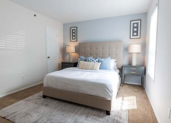 Pet-Friendly Apartments in Alpharetta, GA – Webb Bridge Crossing – bedroom with large window