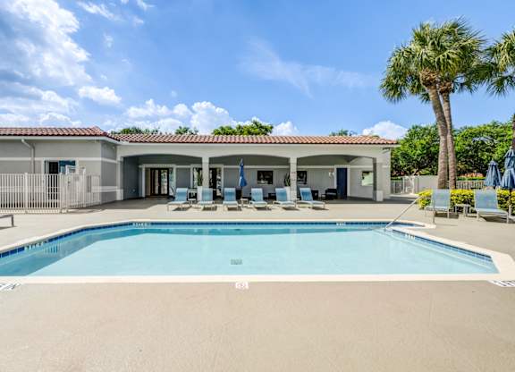 Sole at Sunrise apartments in Sunrise, FL photo of swimming pool