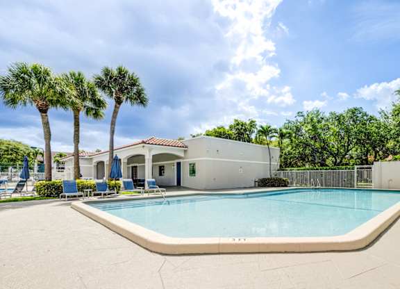 Sole at Sunrise apartments in Sunrise, FL photo of swimming pool