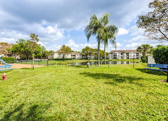 Sole at Sunrise apartments in Sunrise, FL photo of landscaping
