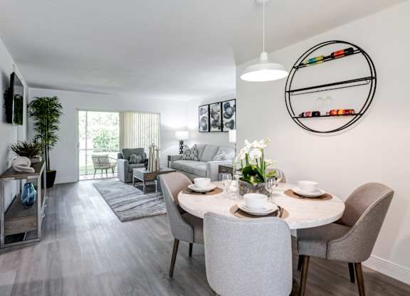 Sole at Sunrise apartments in Sunrise, FL photo of dining room
