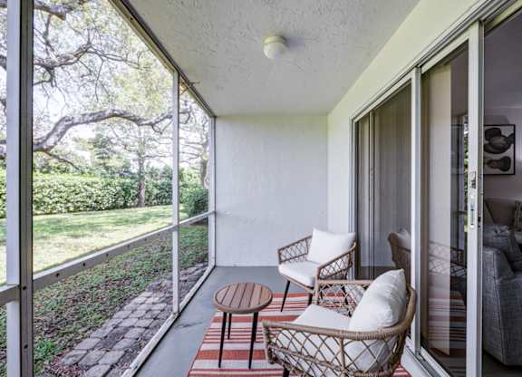 Sole at Sunrise apartments in Sunrise, FL photo of patio