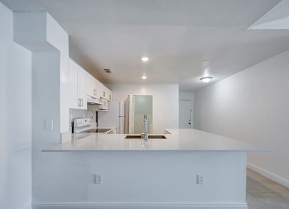 Sole at Sunrise apartments in Sunrise, FL photo of kitchen
