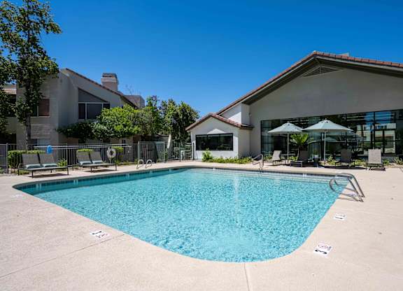 Village at Lakewood, Phoenix, Arizona photo of pool