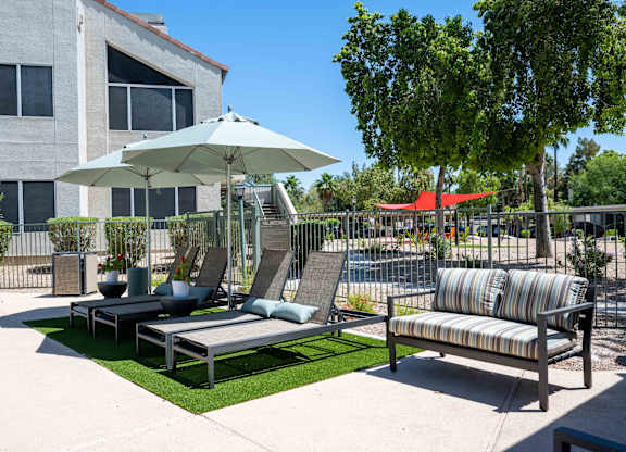 Village at Lakewood, Phoenix, Arizona photo of outdoor lounge area