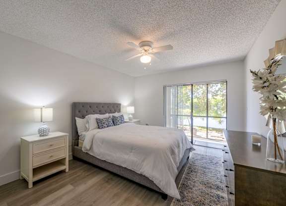 Pet-Friendly Apartments in Coconut Creek, FL – Waterview at Coconut Creek – white bedroom with a bed and a ceiling fan