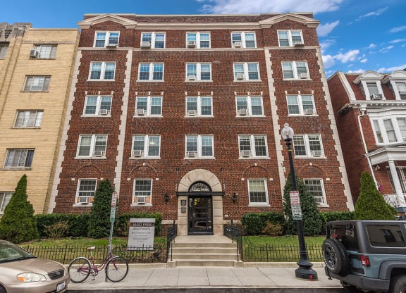 Building exterior at 1630 Park, Washington