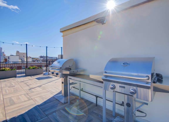 bbq facilities available to guests at the paddock club murfreesboro luxury apartment