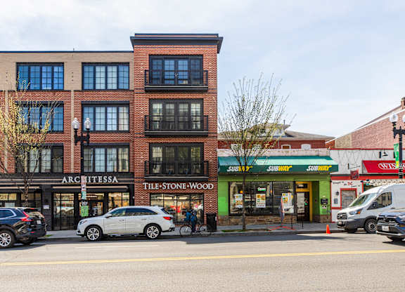 Nearby shopping and dining in Glover Park