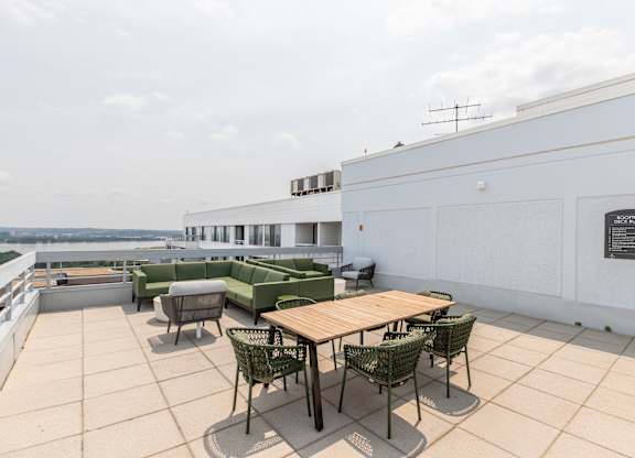Updated rooftop deck at Lenox Club Apartments at National Landing, VA 22202