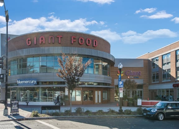 Shopping at Idaho Terrace, Washington, 20016