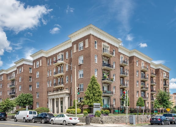 Building exterior at Highview and Castle Manor, Washington