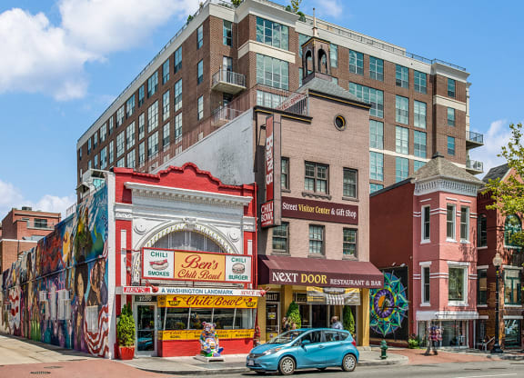 Nearby Restaurants  at Highview and Castle Manor, Washington