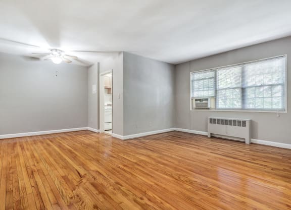 Apartment living and dining area at Mason Hall in Alexandria, VA 22314