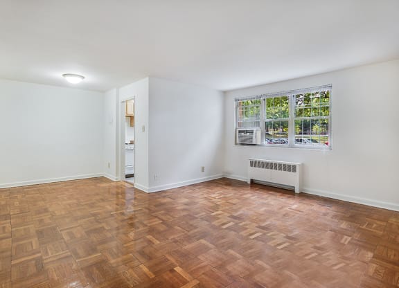 Apartment living and dining area at Mason Hall in Alexandria, VA 22314