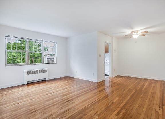 Apartment living and dining area at Mason Hall in Alexandria, VA 22314