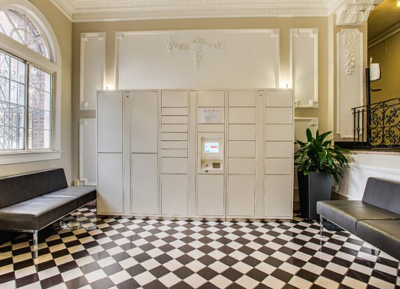 Package lockers at Paramount, Washington