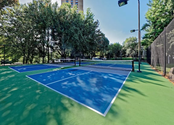 tennis courts at the enclave at woodbridge apartments in sugar land, tx