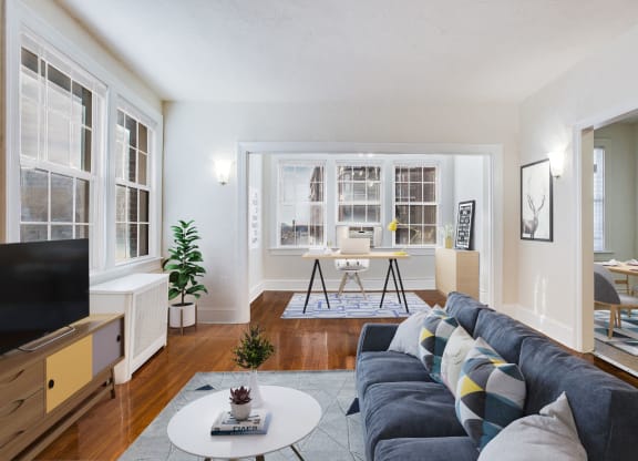 Living and sunroom (virtually staged) at Paramount, Washington, 20011